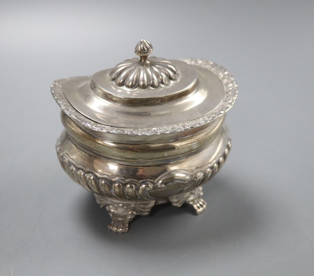 An Edwardian demi fluted tea caddy, London 1908, 10cm 6oz.